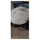 Folding round chair