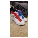 BRAND NEW 100%authentic youth Nike little postie