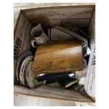 Mix of bakeware, porcelain, wooden flatware box