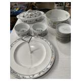 Variety set of China including Buckingham by