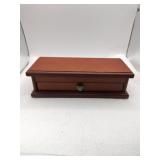 Danbury Mint small jewelry box with contents