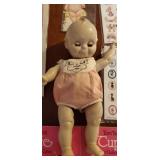 Copies doll lot. Copies doll is old, but the leg