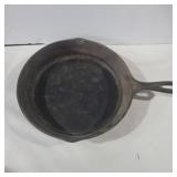 Unmarked #8 cast iron skillet 10in diameter