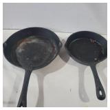 2 unmarked skillets 7.5in and 9.5in diameter