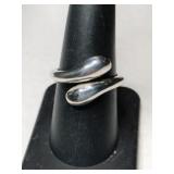Silver wrap around ring Marked 925 size 8.