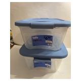 2 new 2 quart plastic tubs with locking lid