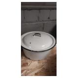 White enameled 4x9in pot with lid