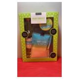 This is a Hallu 'Main Squeeze' Bath Gift Set.  3
