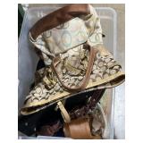 Tote of purses