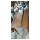 Wooden drop leaf dinning table with 2 extra leafs