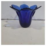 Blue glass flower vase 4.5in tall