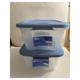 2 new 2 quart plastic tubs with locking lid