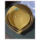 Williams Sonoma melamine nesting mixing bowls