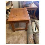 2 wooden end tables 22ï¿½ x 26ï¿½ x 24ï¿½