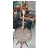 Round wooden 4ft lamp table