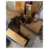 Tote full of wooden wall, hanging decorations