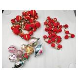 Red and gold vintage paper garland (Bea  West)