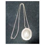 Silver fluted medallion pendant necklace unmarked