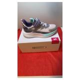 Hehainom Size 3 little kids shoe white and purple