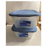 2 new 2 quart plastic tubs with locking lid