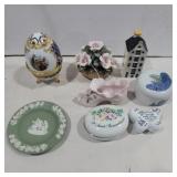 Trinket boxes, Wedgewood ashtray, porcelain