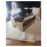 Nike Kyrie Irving DQ8076 001. Size 6.5