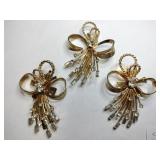 Sarah Coventry gold tone bow clear Stone brooch