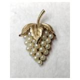 Crown trifari gold tone great cluster brooch