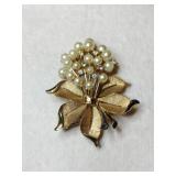 Crown trifari gold tone faux Pearl and rhinestone