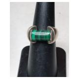 Silver malachite  Stone ring. Marked 925.  ( SU)