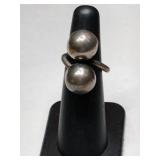 Silve balls  Ring .    Size 5 .130oz