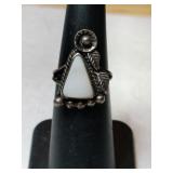 Silver Navajo mother of pearl Stone ring    size