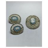 Silvertone blue / white Cameo brooch set with