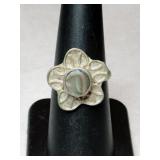 Silver flower Ring    Size 6  .105oz