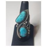 Silver Navajo turquoise ring size 7.    .455oz