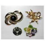 Sarah Coventry brooch two gold tone one bone