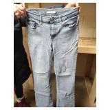 Womens Levi's classic boot cut jeans. Waist 27,