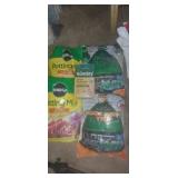 Maxxlawn fall lawn food and miracle-gro potting
