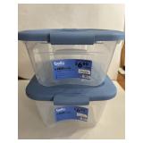 2 new 2 quart plastic tubs with locking lid