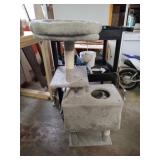 Kitty condo. Appears to be in 'like new'