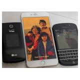 Lot of 3 older mobile phones including an LG flip