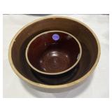 Pair of stoneware nesting mixing bowls, both have