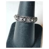 Silver flower band ring marked 925 size 6.5.