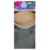 Pampered chef mixing bowl and pie dish