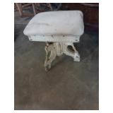Swivel foot stool