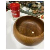 Campbell soup thermos and wooden salad bowl