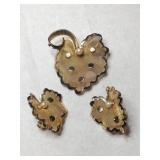 Gold tone leaf shaped mesh brooch w/ matching