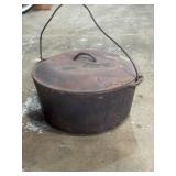 Cast-iron camping pot, covered cauldron with heat