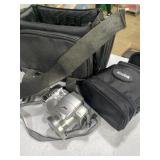 Kodak easy share z612 camera and 2 cases