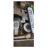Outdoor thermometer, barometer and precision
